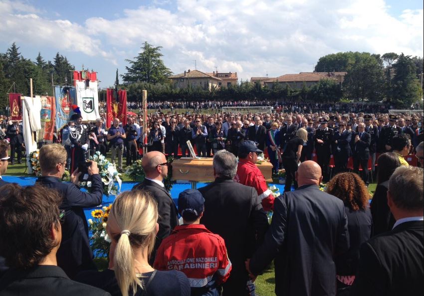 Funerali Michele Scarponi: da Nibali a Sagan, in tantissimi a ... - SportFair