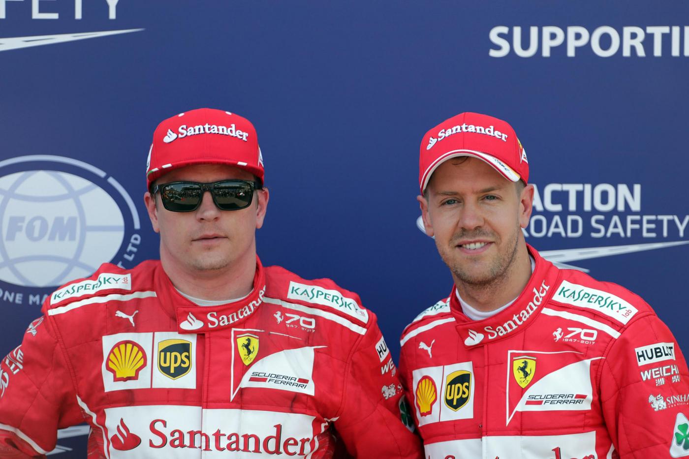 Kimi Raikkonen e Sebastian Vettel, compagni di squadra alla Ferrari fin dal 2015. Nella prossima stagione il finlandese correrà in Sauber. Foto: LaPresse.