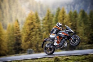 KTM 1290 Super Duke GT (4)
