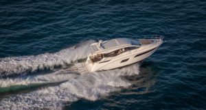 sea-ray-presenta-per-la-prima-volta-in-europa-il-nuovo-400-sundancer-al-boot-dusseldorf-2016-2016-400-sd-heli-7079