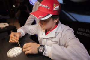 sul-circuito-di-citta-del-messico-hublot-rende-omaggio-alle-storiche-vittorie-della-scuderia-ferrari-nel-gran-premio-del-messico-esteban-gutierrez-2