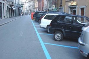 parcheggi strisce blu