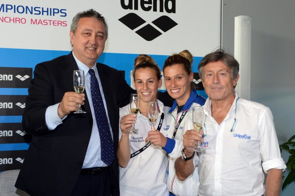Foto Gian Mattia D'Alberto / LaPresse 15-05-2016, Londra sport Len Campionati Europei di nuoto tuffi 3mt sincero donne nella foto: Tania Cagnotto festeggia i 31 anni a Casa Arena con Paolo Barelli, Francesca Dallape', Giogio Cagnotto Photo Gian Mattia D'Alberto / LaPresse 15-05-2016, London woman's 3mt synchro In the photo: Tania Cagnotto celebrates her 31 years