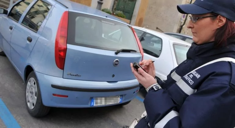 strisce blu parcheggi