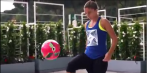 Sara Errani palleggia
