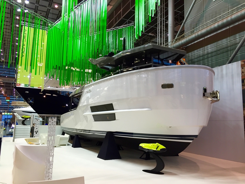 yacht Arcadia Sherpa