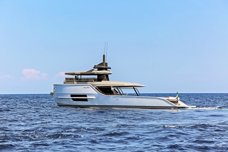 yacht Arcadia Sherpa
