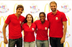 Carlotta-Ferlito-con-Massimiliano-Rosolino-Edwige-Gwend-e-Alessandro-Fabian-per-il-progetto-Happy-Meal-Sport-Team-di-McDonald-s_image_ini_620x465_downonly