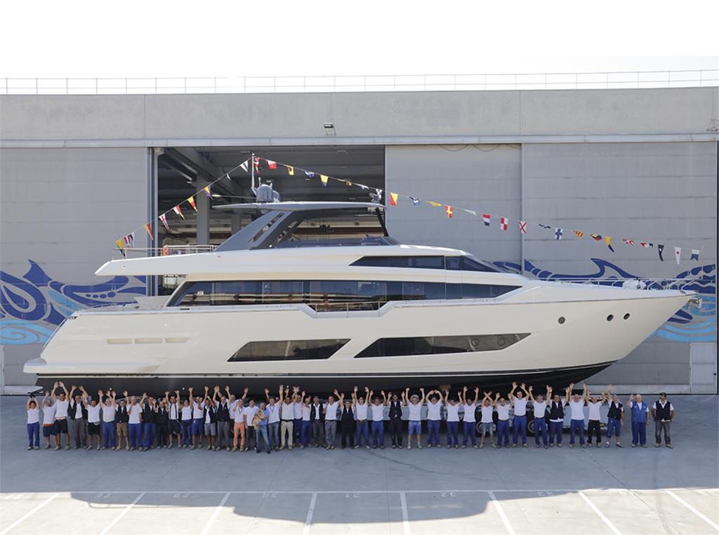 Ferretti Yacht 850