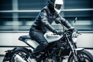 Husqvarna Vitpilen 401 e Svartpilen 401 (10)