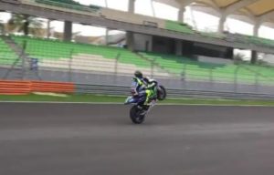 valentino rossi casco nero2