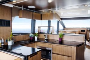 Sealine F530 Shooting Mallorca pantry