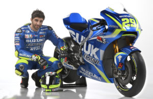 ai29_andrea-iannone_team-suzuki-motogp-2017_gsx-rr-011