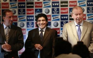 small_110606-142304_maradona15