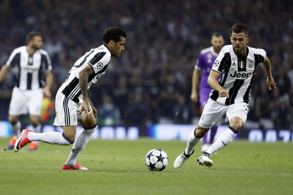 pjanic dani alves juventus