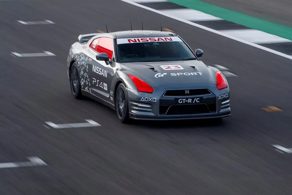 Nissan GT R 2