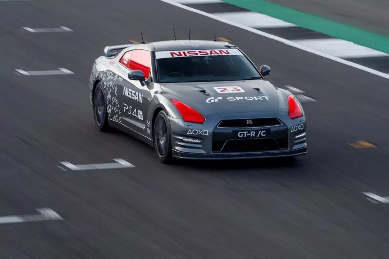Nissan GT R 2