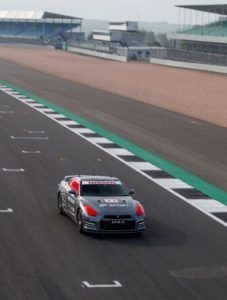 Nissan GT R 2
