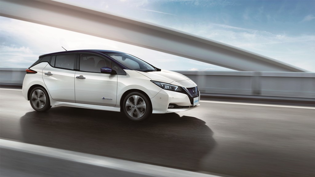 nuova nissan leaf