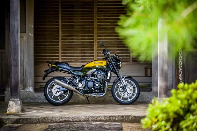 Kawasaki Z900RS 