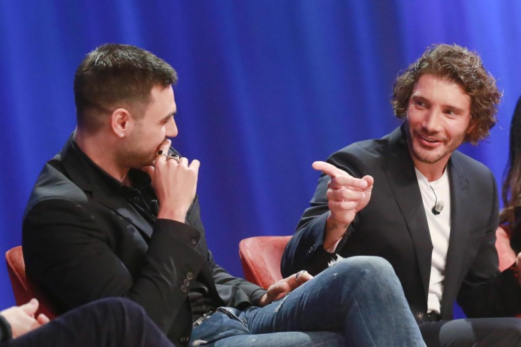 Stefano De Martino Al Maurizio Costanzo Show
