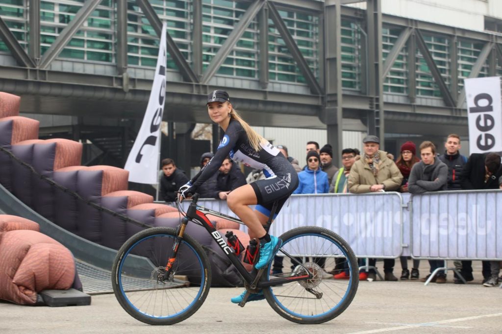 La campionessa di ciclismo Elena Novikova allo stand FCA (Mopar) del Motor show di Bologna