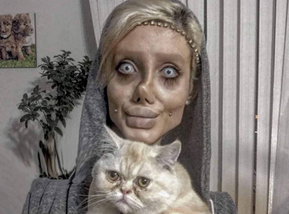 SAHAR TABAR ANGELINA JOLIE 3