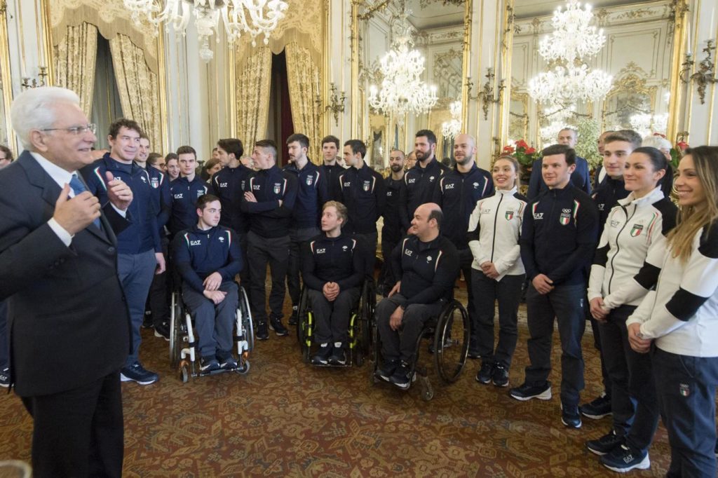 Il Presidente Mattarella consegna la Bandiera agli atleti in partenza per i Giochi Olimpici