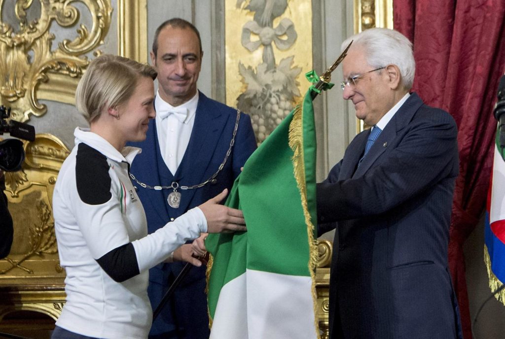 Il Presidente Mattarella consegna la Bandiera agli atleti in partenza per i Giochi Olimpici