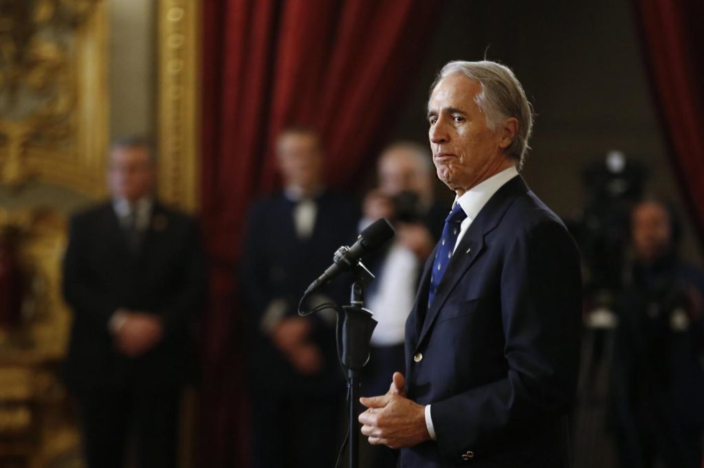 Il Presidente Mattarella consegna la Bandiera agli atleti in partenza per i Giochi Olimpici