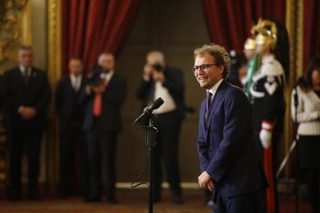 Il Presidente Mattarella consegna la Bandiera agli atleti in partenza per i Giochi Olimpici