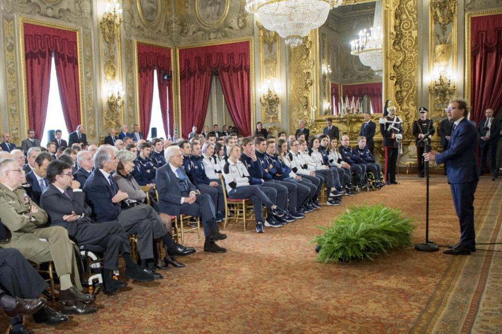 Il Presidente Mattarella consegna la Bandiera agli atleti in partenza per i Giochi Olimpici