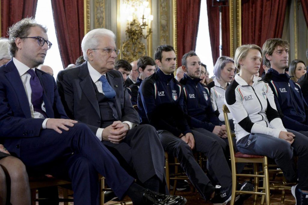 Il Presidente Mattarella consegna la Bandiera agli atleti in partenza per i Giochi Olimpici