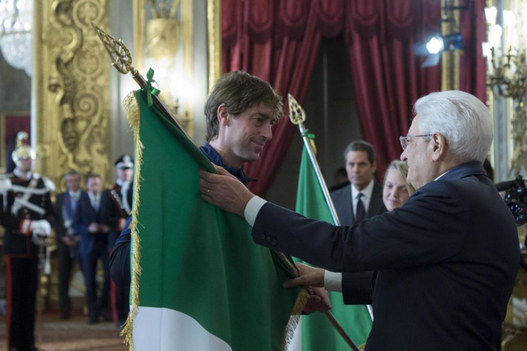 Il Presidente Mattarella consegna la Bandiera agli atleti in partenza per i Giochi Olimpici