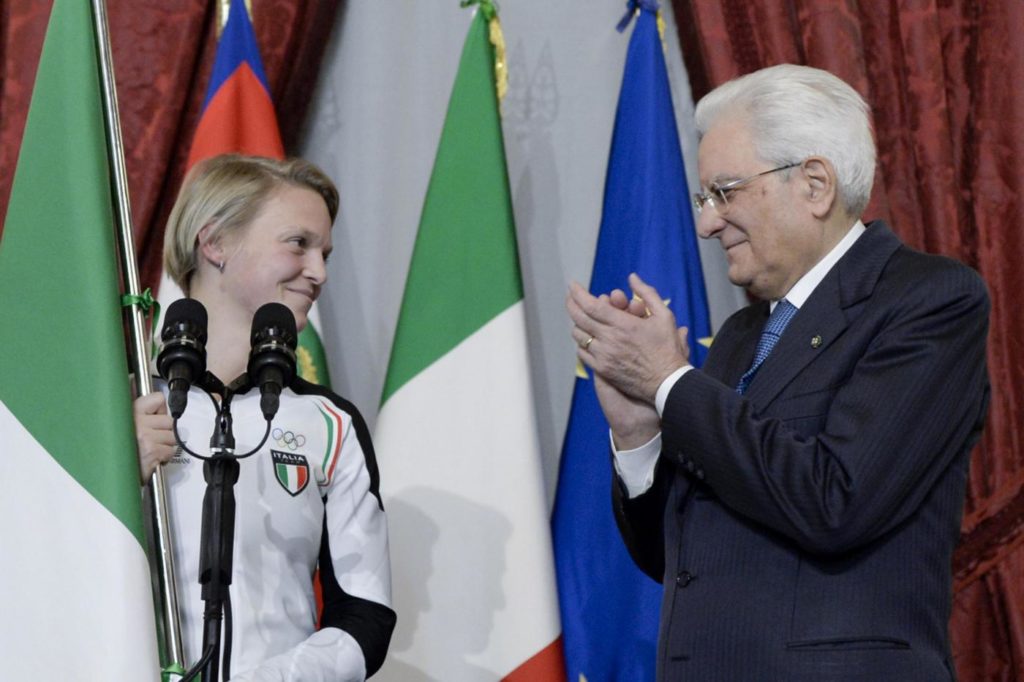 Il Presidente Mattarella consegna la Bandiera agli atleti in partenza per i Giochi Olimpici