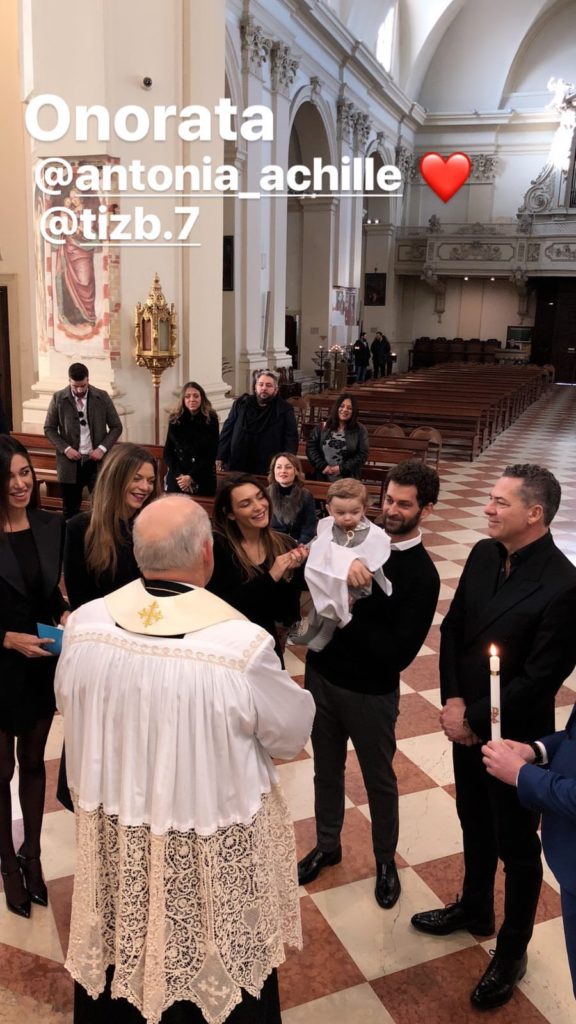 belen battesimo minigonna