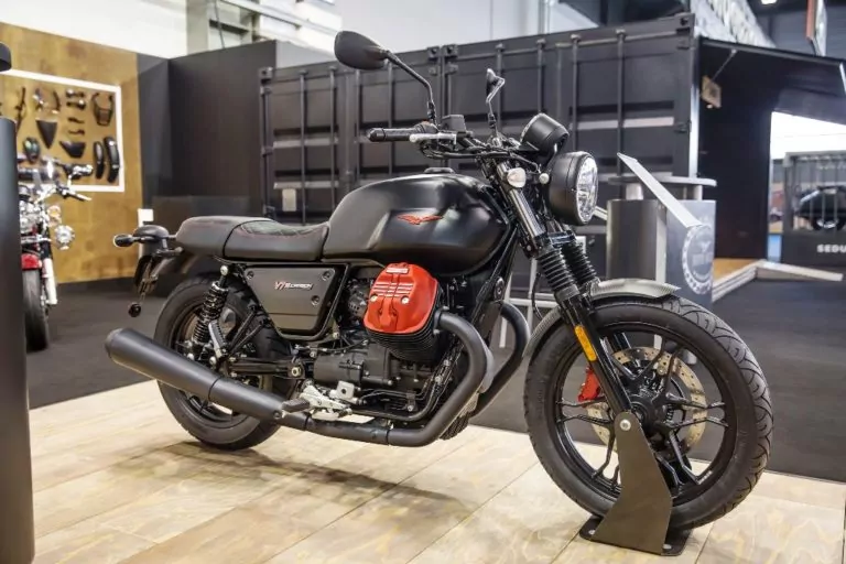 Moto Guzzi V7 III Carbon