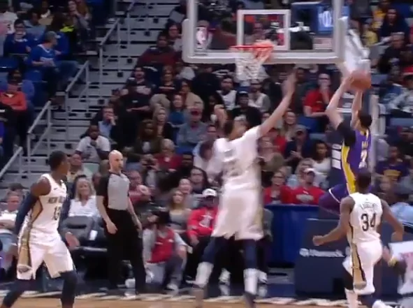 Anthony Davis anche questa notte si è preso la scena durante la gara nella quale i suoi Pelicans hanno sconfitto i Lakers