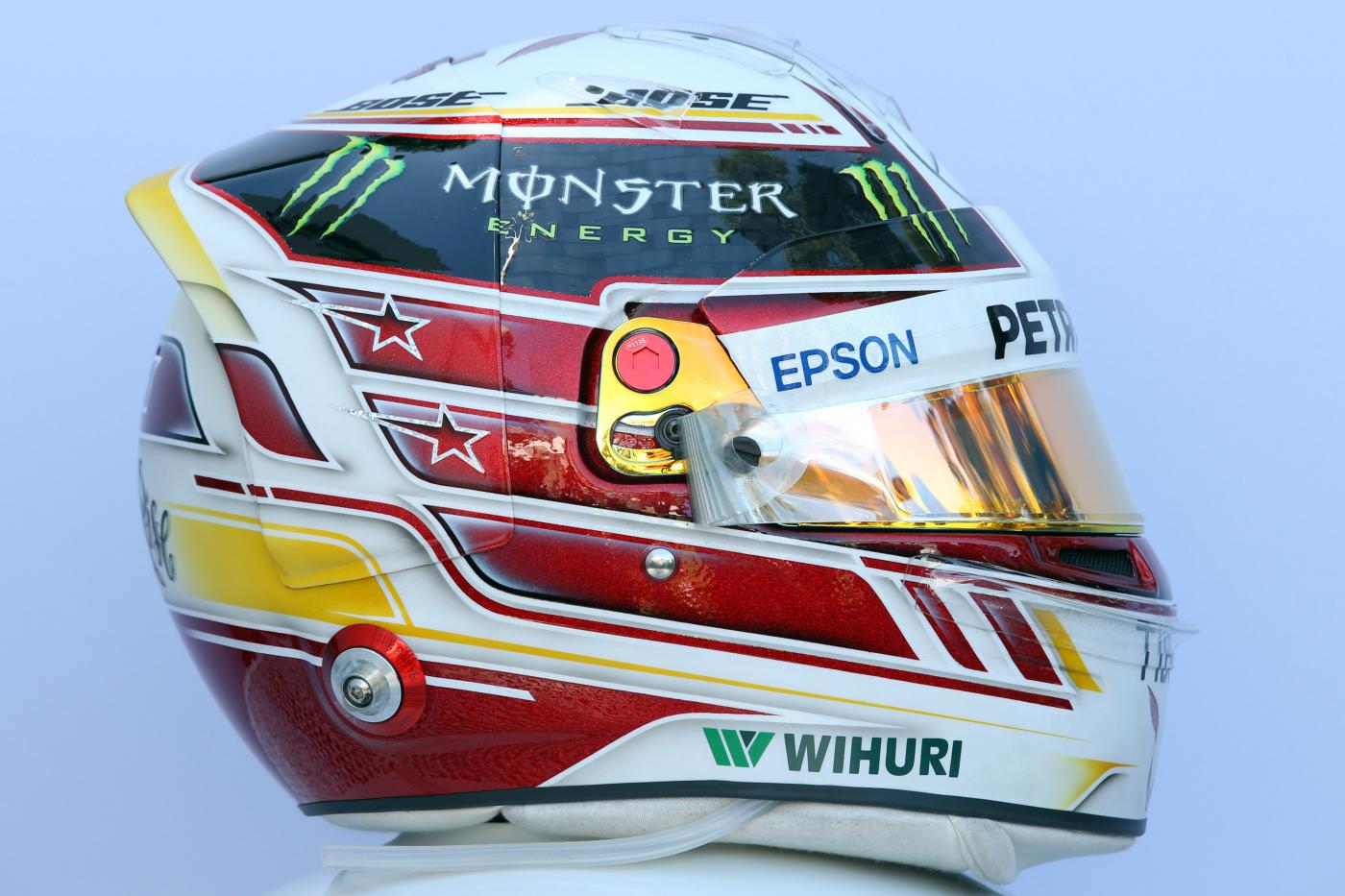 F1 - Dall'Australia stilizzata di Ricciardo allo sfarzo di Hamilton: tutti  i caschi dei piloti del 2018 [GALLERY]