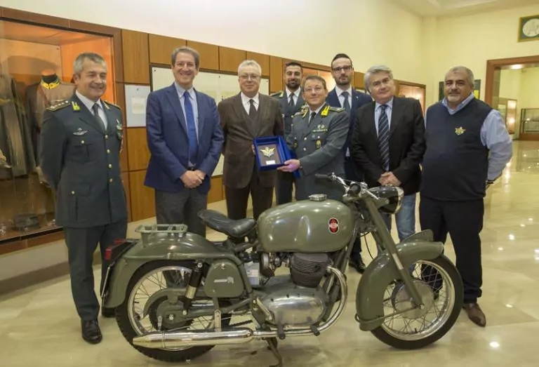 moto d’epoca della Guardia di Finanza