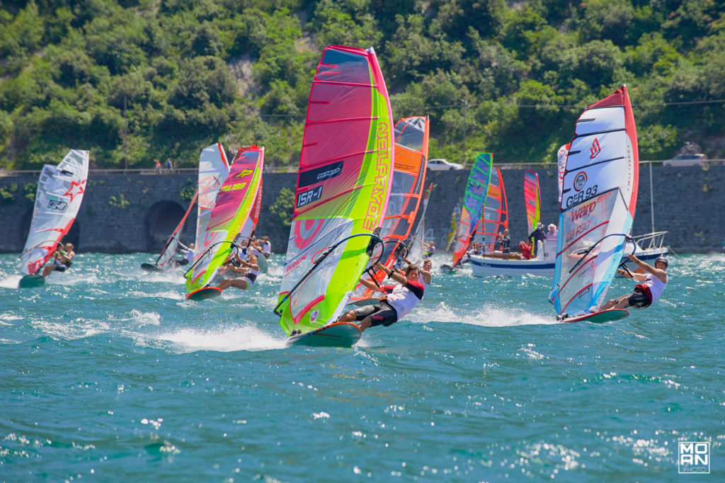 windsurf