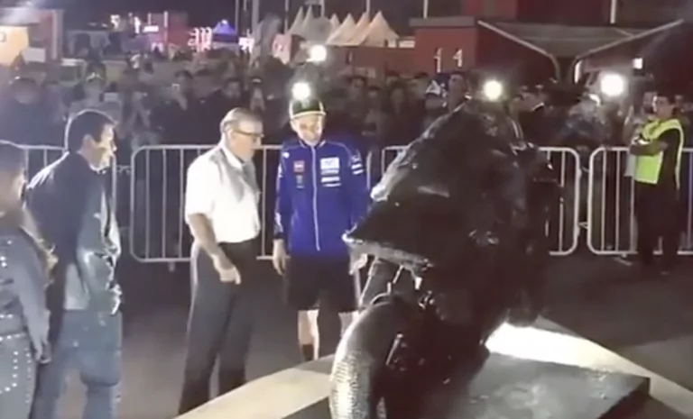 valentino rossi argentina statua