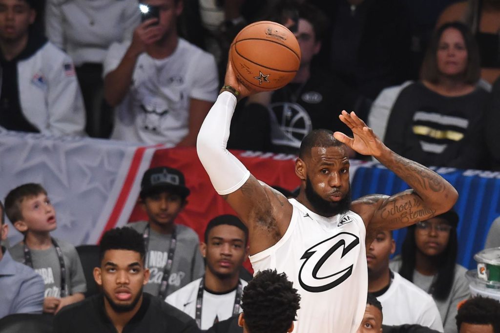 Playoff NBA - Cleveland e Boston si sono date battaglia in gara-4, LeBron e soci hanno pareggiato i conti sul 2-2