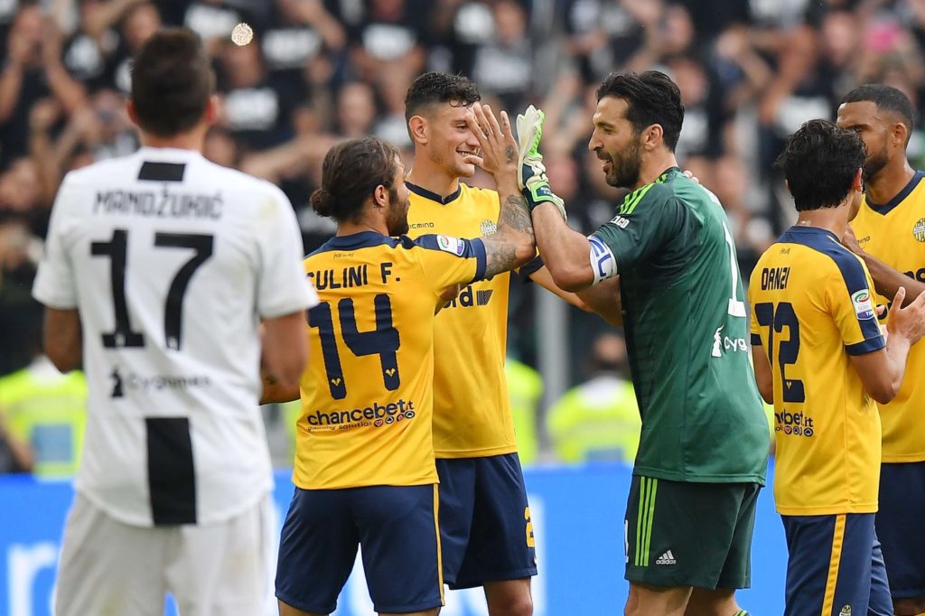 Juventus vs Hellas Verona, Buffon esce dal campo tra standing ovation e lacrime dello Stadium