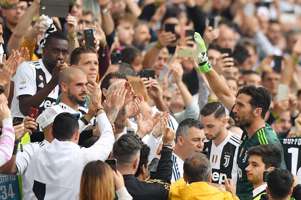 Juventus vs Hellas Verona, Buffon esce dal campo tra standing ovation e lacrime dello Stadium