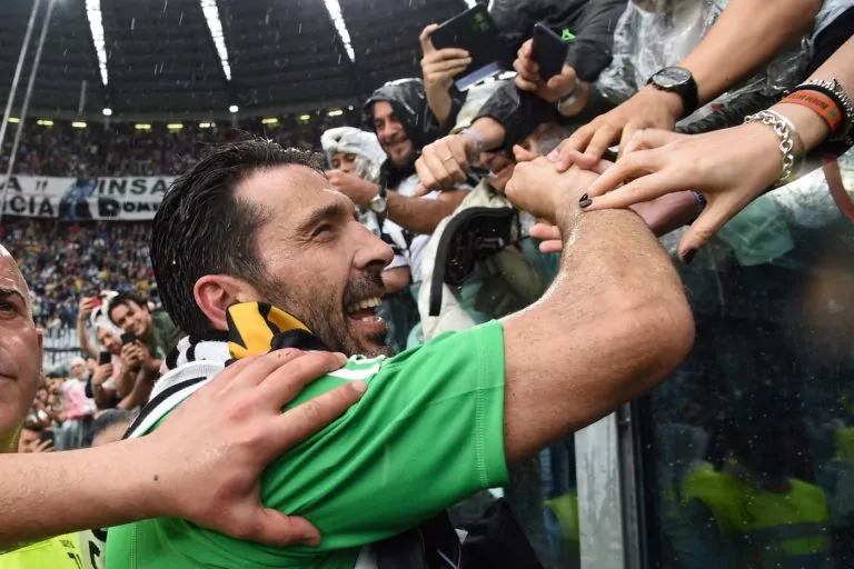 Juventus vs Hellas Verona, Buffon esce dal campo tra standing ovation e lacrime dello Stadium