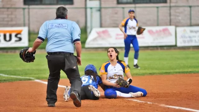 phoca_thumb_l_20180428 alessandra rotondo saronno salva in terza per lincredulit di giorgia migliorini parma serie a1 softball photobass