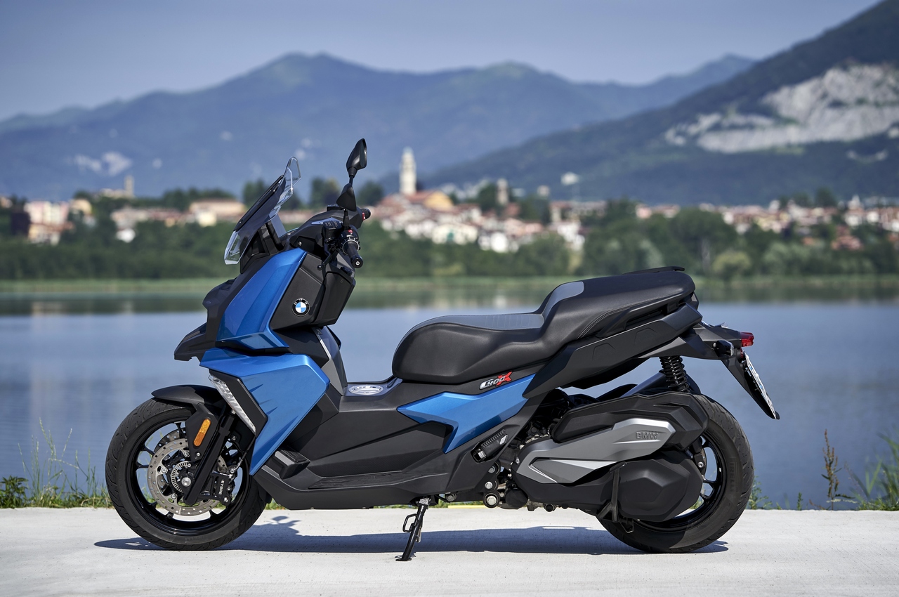 Nuovo Bmw 400 X arriva lo scooter 2.0 connesso con gli smartphone