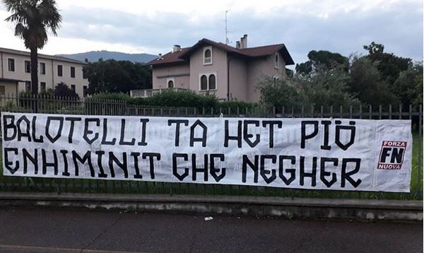Balotelli Striscione razzista