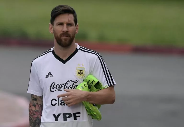 Argentina's forward Lionel Messi attends a training session at the team's base camp in Bronnitsy, near Moscow, on June 19, 2018 ahead of their Russia 2018 World Cup Group D football match against Croatia to be held in Nizhni Novgorod on June 21. / AFP PHOTO / JUAN MABROMATA
